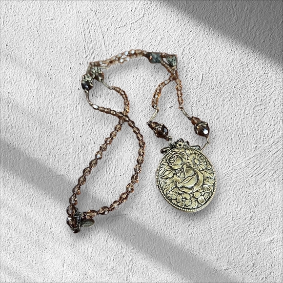 Sweet Romance vintage Beaded Locket - Picture 2 of 8